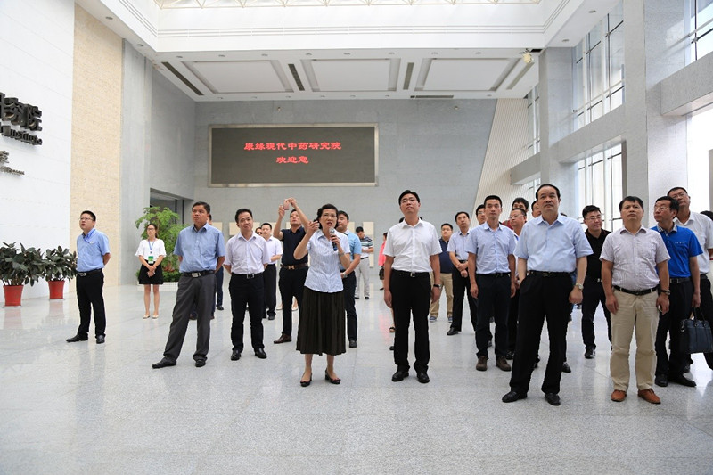 第七届淮海经济区核心区城市市长会议与会领导莅临qy千亿国际药业考察